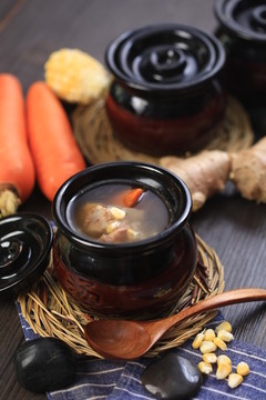 土罐土豬肉湯