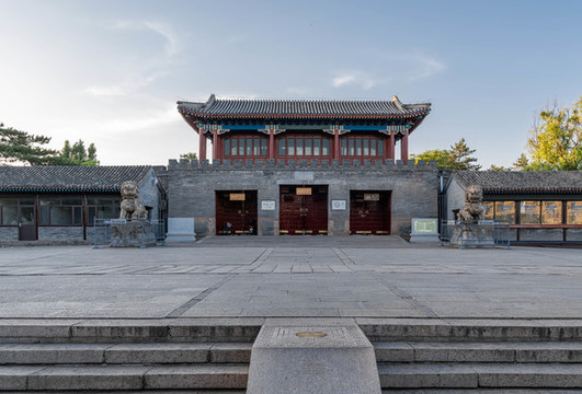 麗正門