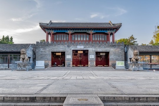 麗正門