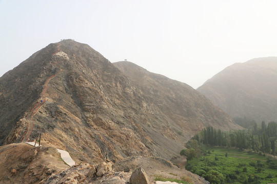 庫(kù)爾勒鐵門關(guān)景色