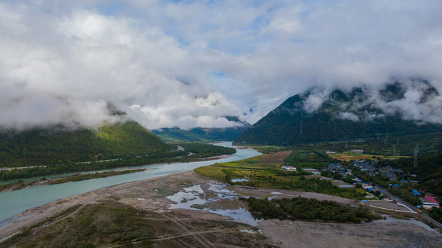 川藏林芝航拍湖泊風(fēng)景