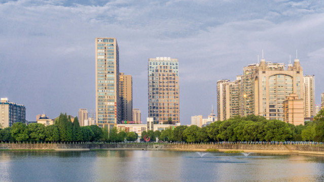 湖畔建筑
