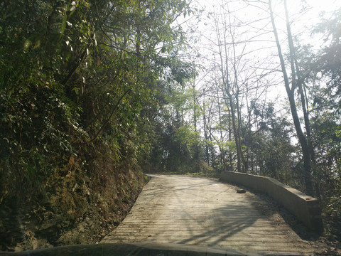 山村鄉(xiāng)間小路