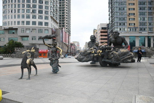 闖關(guān)東雕塑