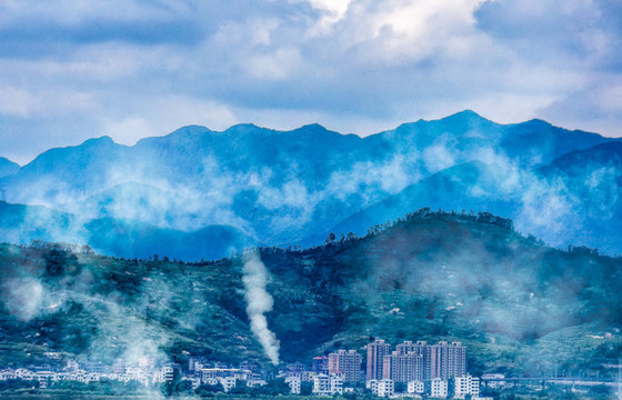 高山霧景