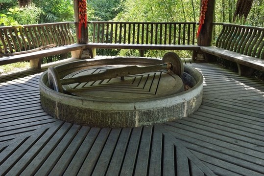 神農(nóng)架風(fēng)光碾子