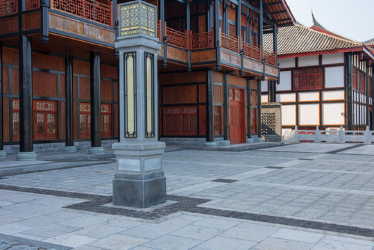 石柱路燈