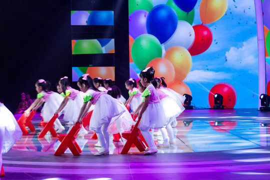 電視臺(tái)演播廳少兒舞蹈表演