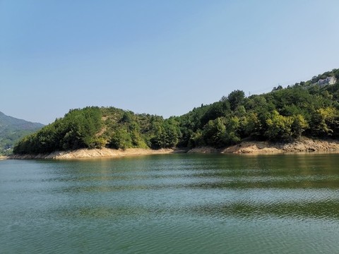 湖泊山脈