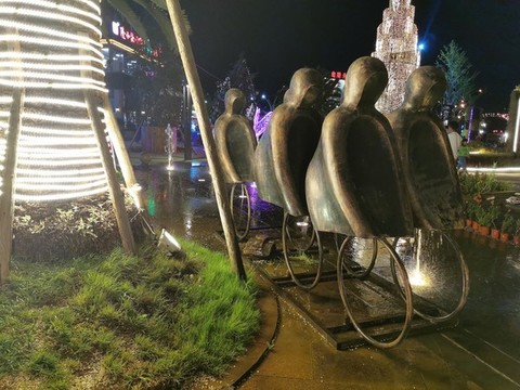 騎單車雕塑