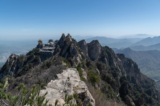 伏牛山脈主峰