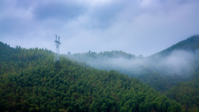 山上的電塔