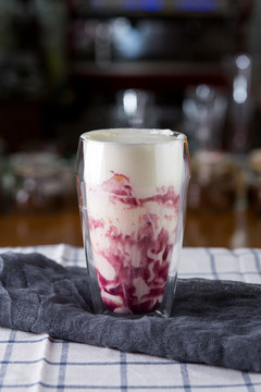 藍(lán)莓臟臟奶茶