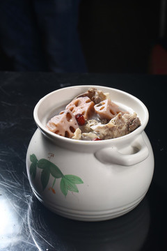 蓮藕煨龍骨