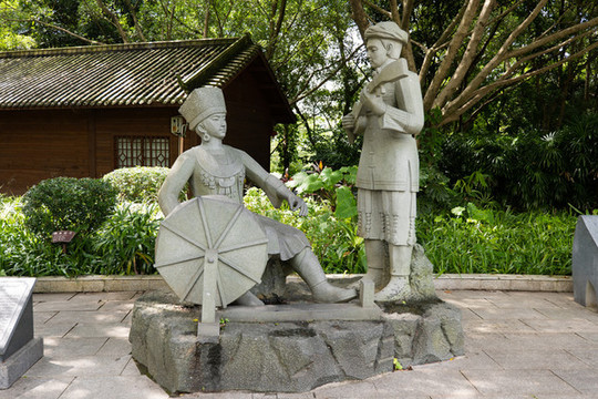 侗族少數(shù)民族雕塑