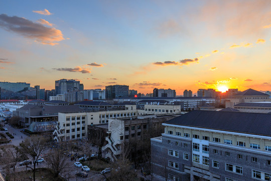 北大校園電化教學(xué)樓光華樓夕陽(yáng)