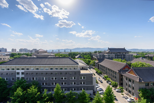 北大校園光華樓圖書館藍天白云