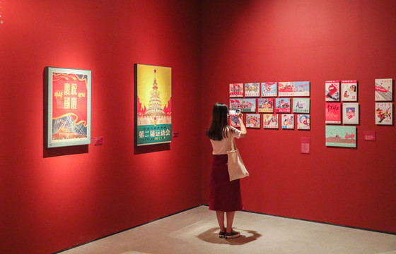 美術(shù)館展廳觀眾