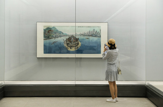 美術(shù)館展廳觀眾