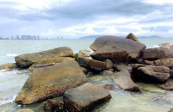 大海礁石