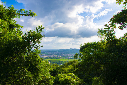 遠(yuǎn)山小鄉(xiāng)村