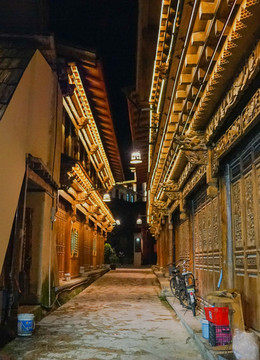 獨(dú)克宗古城夜景