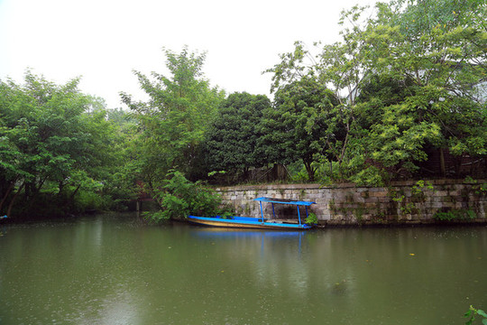 雨中小船