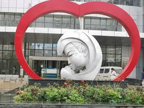 婦女幼兒雕塑