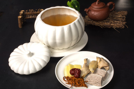 松茸菌燉豬展