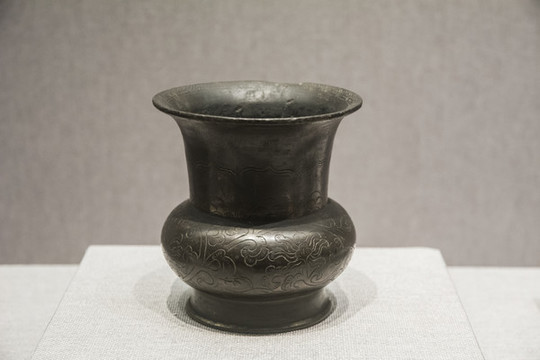 明代刻花銅渣斗