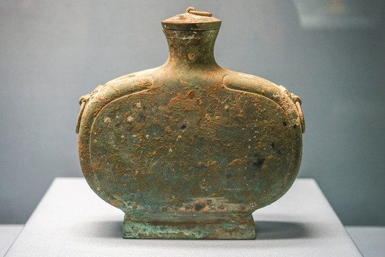 秦朝銅獸耳銜環(huán)扁壺