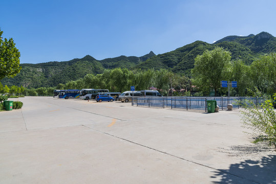 山區(qū)停車場風(fēng)景