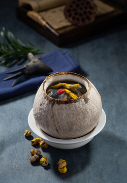 原只椰子燉雞湯