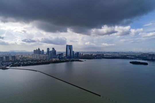 江蘇蘇州金雞湖畔高檔建筑群