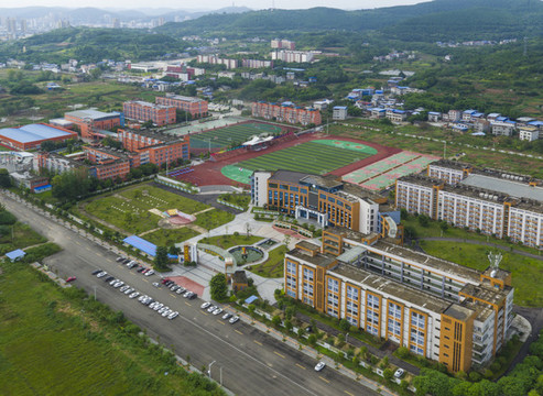 王兵綠然國際學(xué)校
