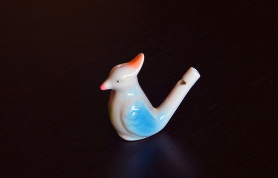 能吹奏的瓷器小鳥