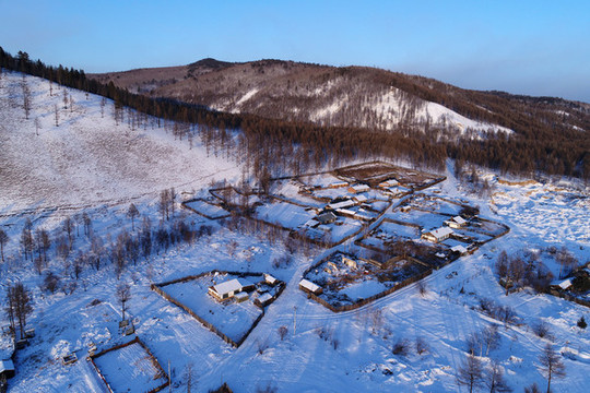 大興安嶺林區(qū)山里人家雪景