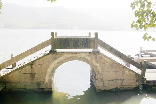 嚴(yán)子陵釣臺滄波橋