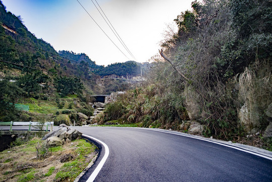 山路瀑布鄉(xiāng)村路