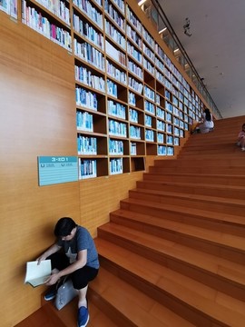 圖書館內(nèi)景