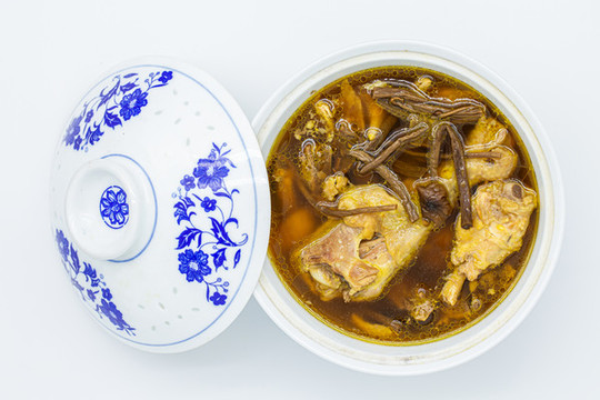 茶樹菇老雞湯