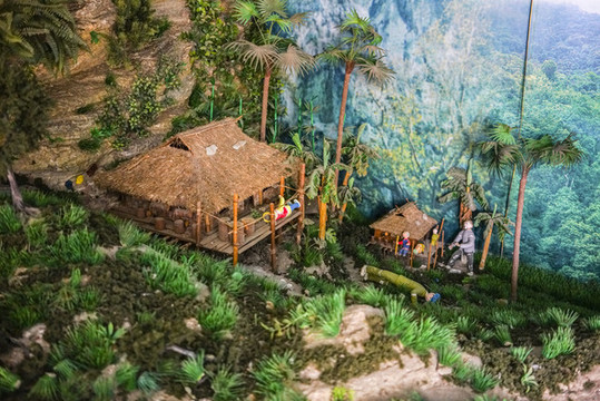 傣族高腳屋模型