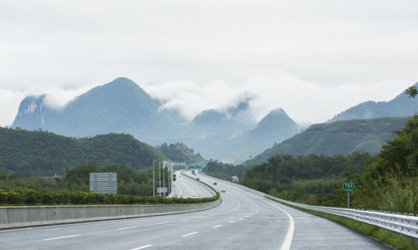山里的高速公路
