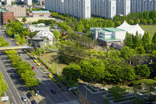 韓國(guó)水原市公園及露天音樂(lè)廳俯拍