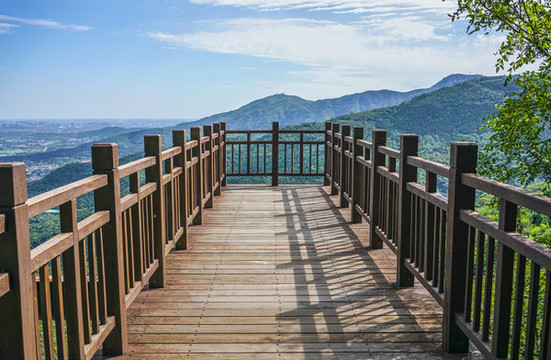 木結(jié)構(gòu)懸崖觀景臺