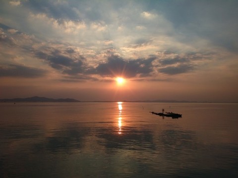 湖面湖水夕陽