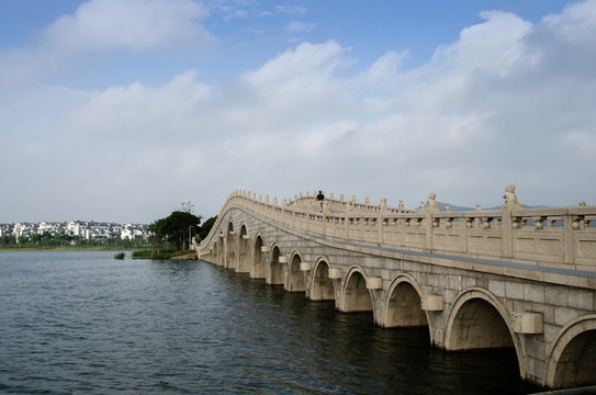 多孔石橋