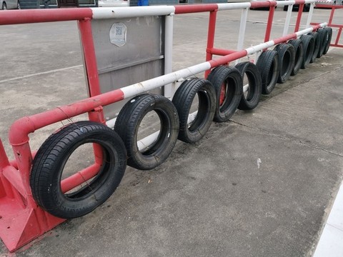 輪胎防撞護(hù)欄