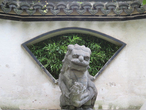綺園石獅子漏窗影壁