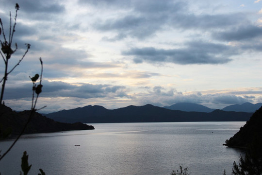 瀘沽湖日出